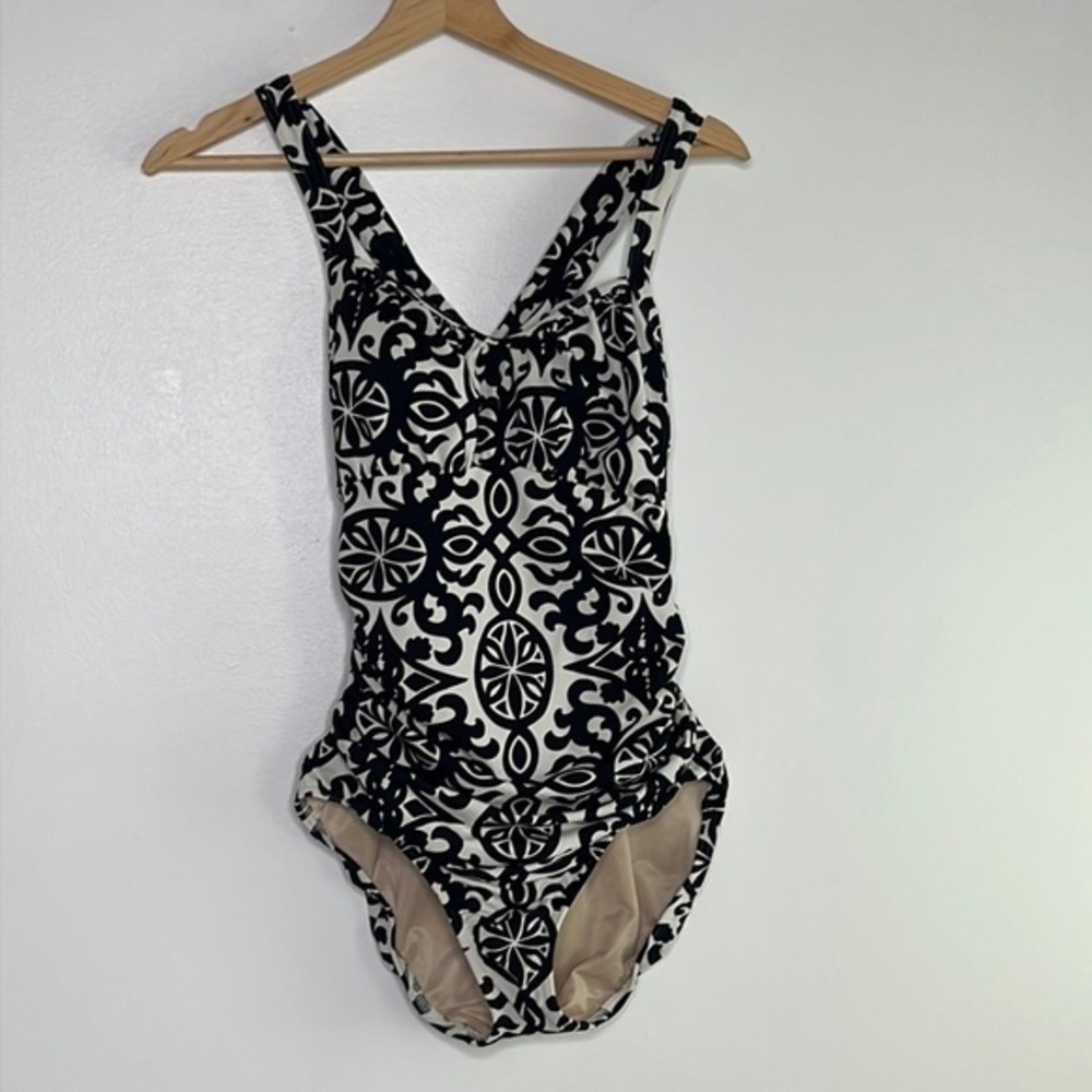 Lands End one piece black & white tummy control swim suit size 8